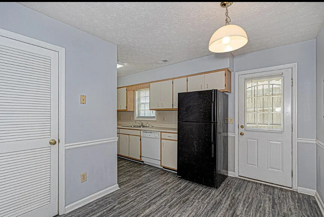 2 bed, 1.5 bath, 980 sqft, $1,085 — Photo 4