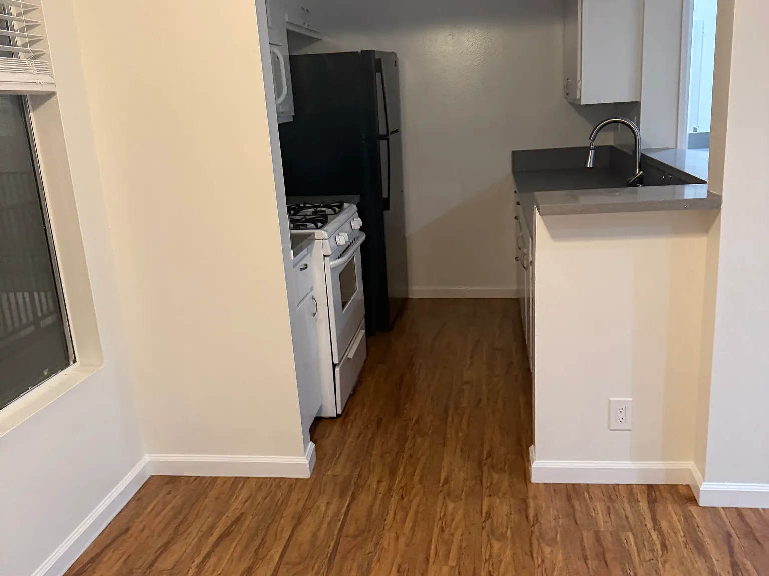 2 bed, 1015 sqft, $3,295 — Photo 4