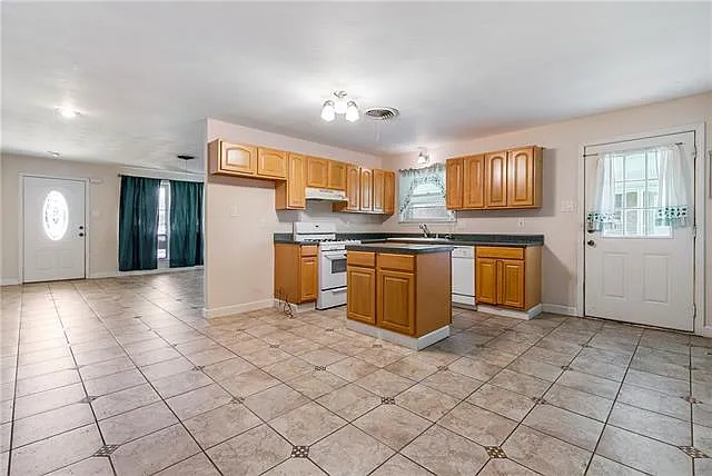 4704 Lake Louise Ave — Photo 4