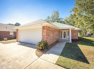 3101 Seahorse Rd, Gautier, MS 39553