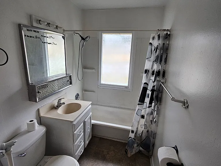 215 Elm St — Photo 7