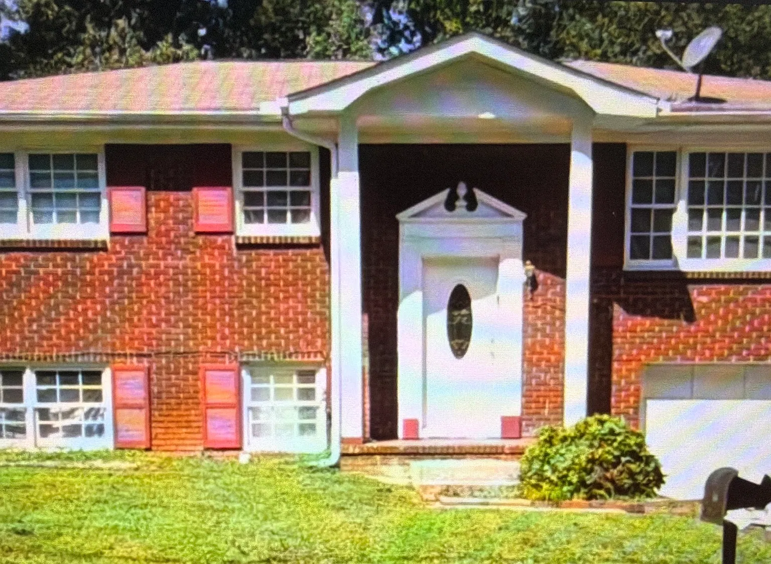 5 bed, 2000 sqft, $1,999 — Photo 1