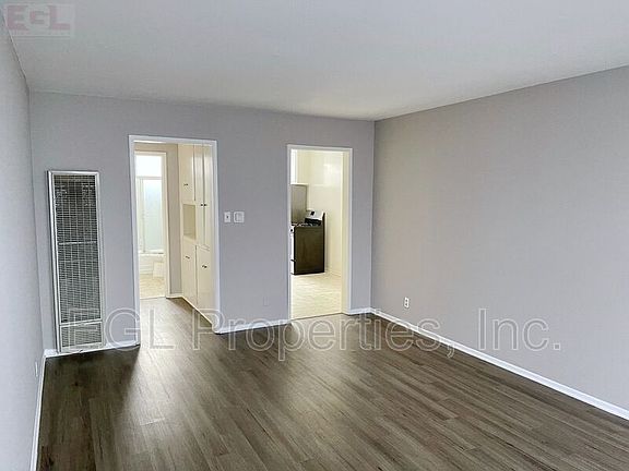 3rd image of 1426 Barry Ave APT 3