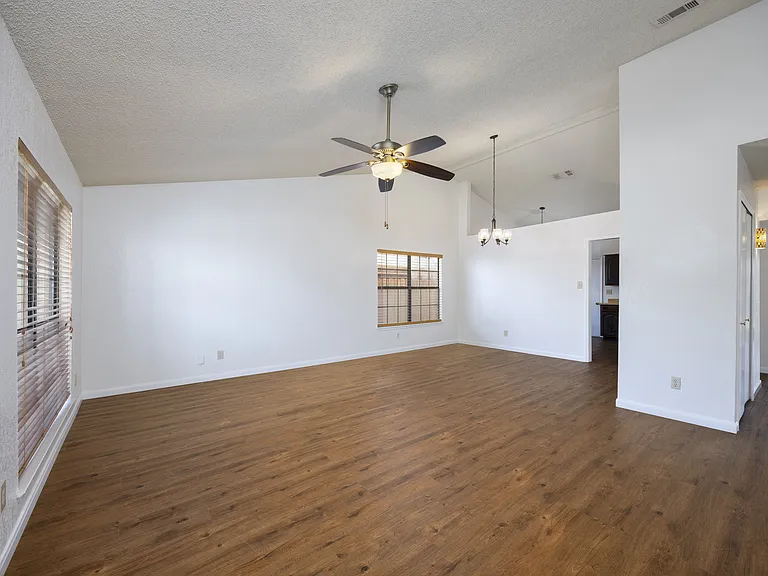 4504 Keys Dr — Photo 13