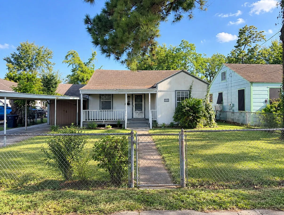 3 bed, 984 sqft, $1,250 — Photo 1