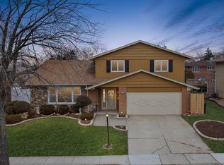 15313 Maple Dr, Oak Forest, IL 60452