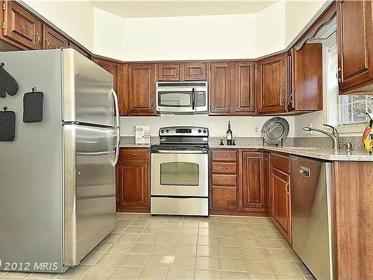 4870 10th St S — Photo 2