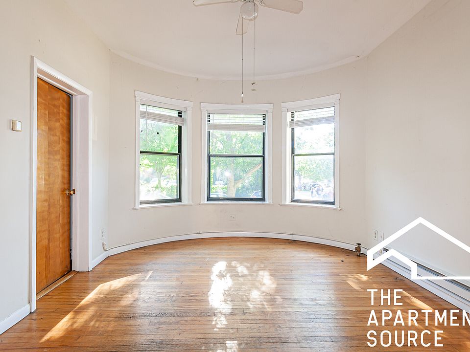 1st image of 923 W Waveland Ave APT 1D