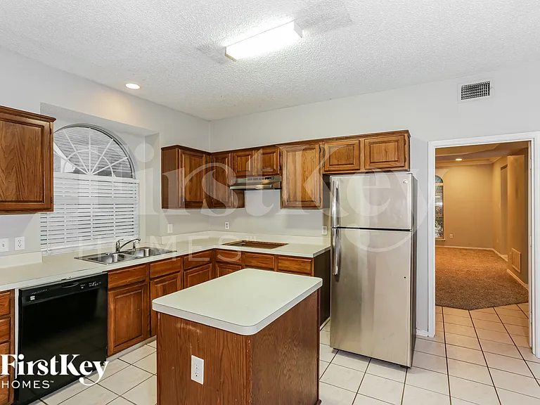 2329 Bent Brook Dr — Photo 7