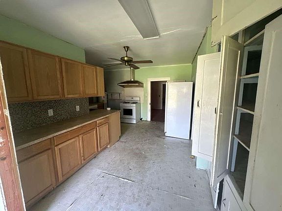 3rd image of 716 E Main St