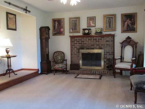 5th image of 17 Walnut Hill Dr