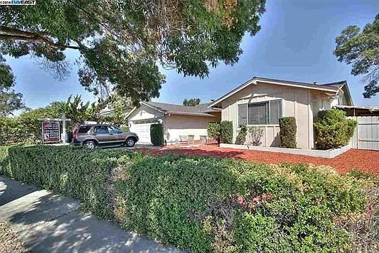 38076 Guava Dr photo 1