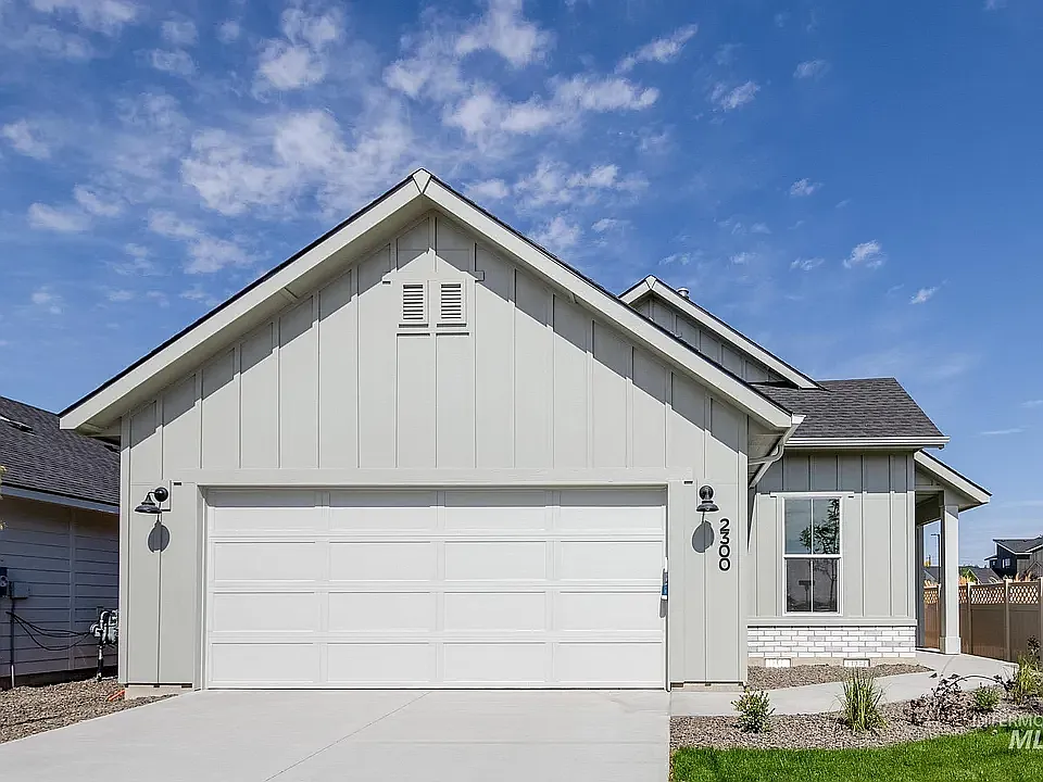 3 bed, 1445 sqft, $2,495 — Photo 1