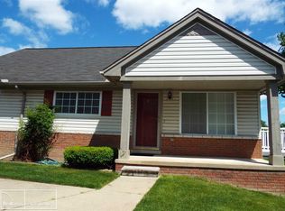 29920 Kenwood Ct, Roseville, MI 48066