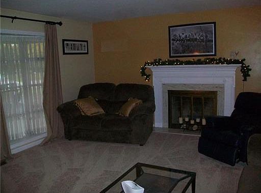 3rd image of 1105 Maplewood Dr