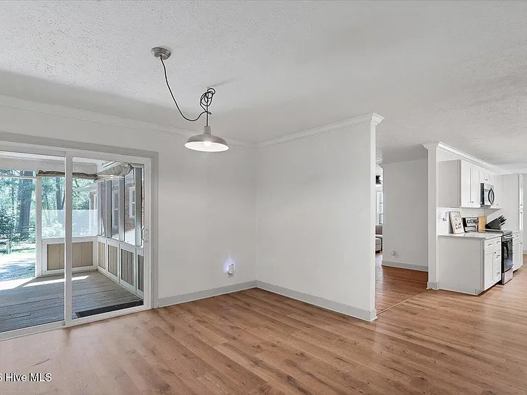 109 Grampian Way — Photo 20