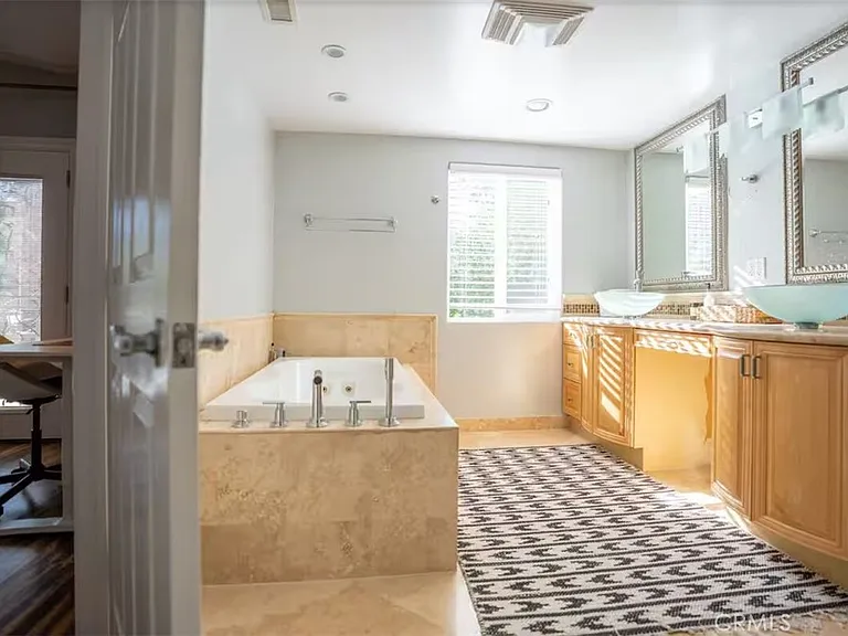 24361 Mulholland Hwy — Photo 19