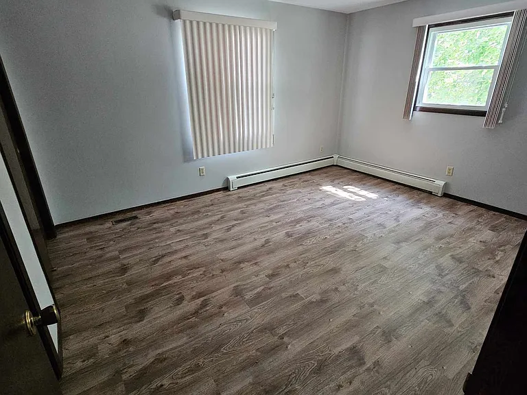 302 Merrill Ave — Photo 32