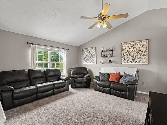 4th image of 647 Cutter Ln