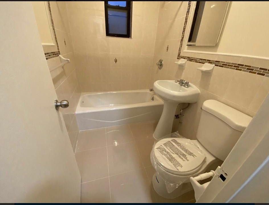 2nd image of 21610 77th Ave APT 3L