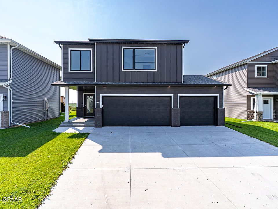 1st image of 935 David Dr