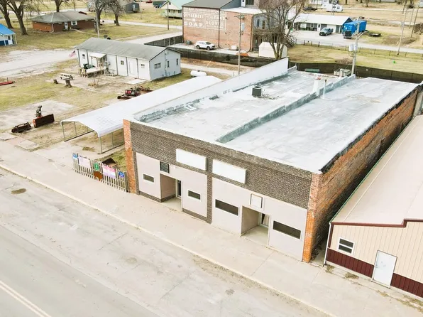 615 N Cedar St, Queen City, MO 63561