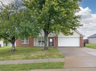 3405 Stardust Dr, Saint Joseph, MO 64503