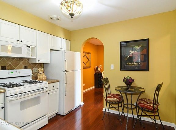 3rd image of 1430 N Evergreen Ave APT 2C