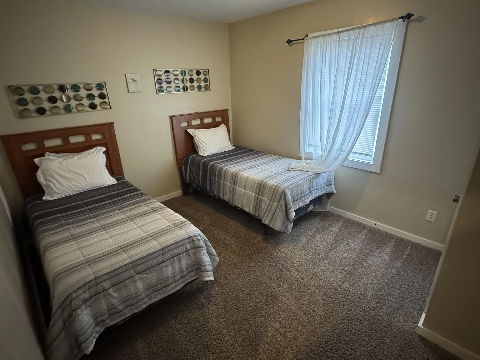 4 bed, 2.5 bath, 1650 sqft, $754 — Photo 1