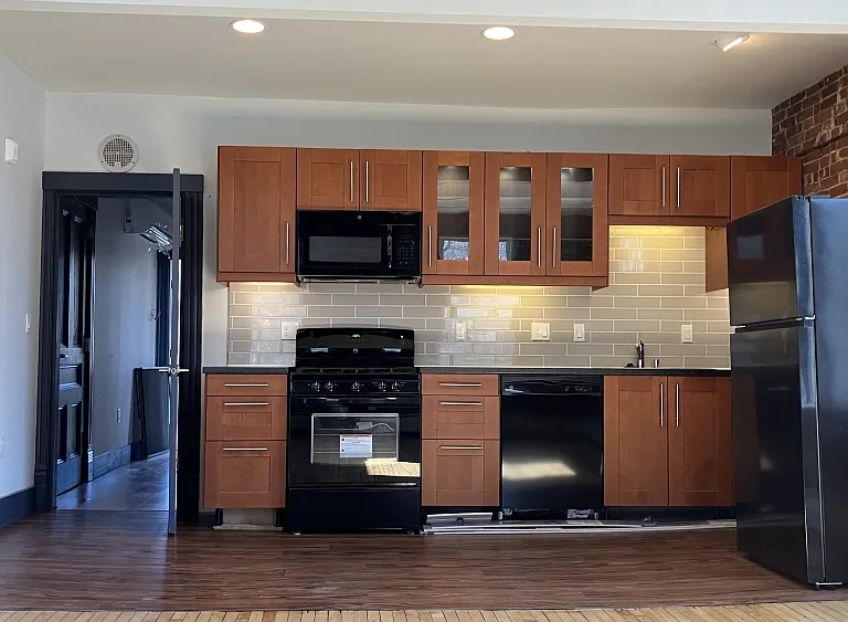 21 Park St #9 — Photo 3