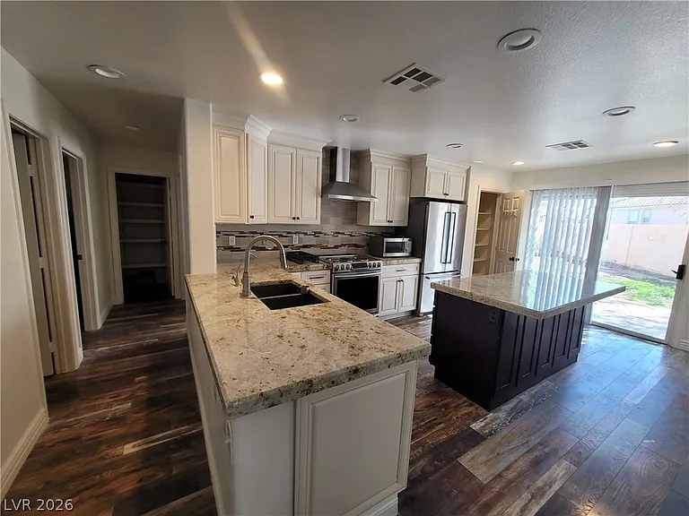 10799 Flame Vine Ct — Photo 72