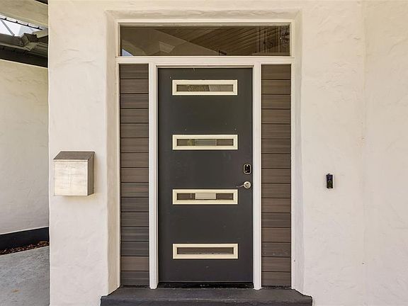 3rd image of 3309 Helen Ave