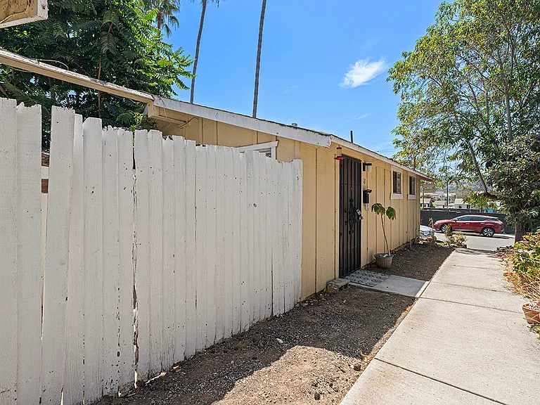 5618 Riley St — Photo 8