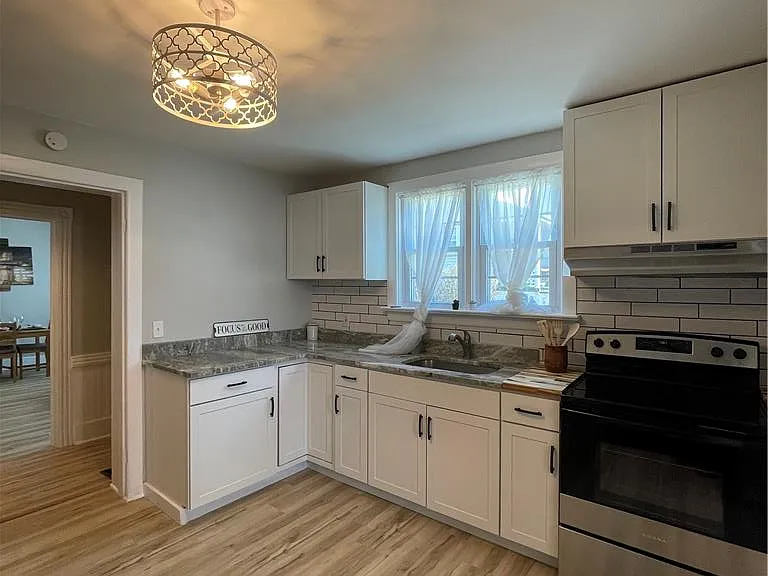 648 Line St #1 — Photo 10