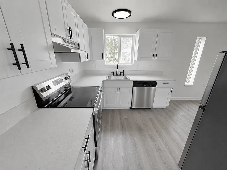 Pleasant Square Apartments — Photo 28