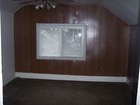 1507 Pringle Upper Living Rm