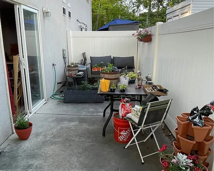 394 E Newsome Park Ln — Photo 1