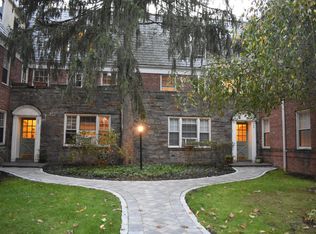 64 Pinewood Rd APT 3C, Hartsdale, NY 10530