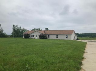 563 S Graf Rd, Caro, MI 48723