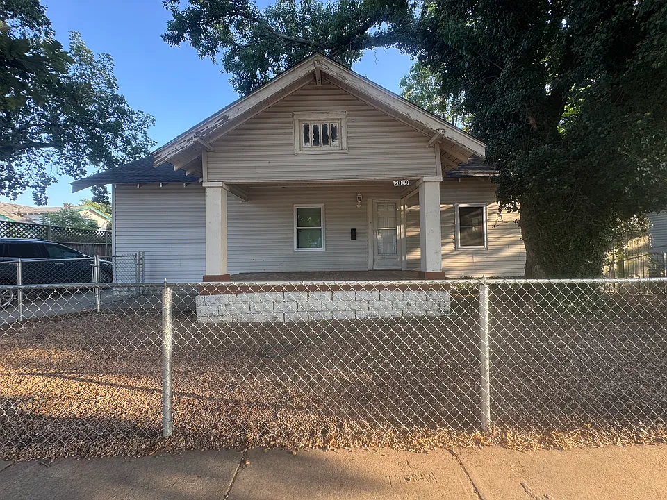 2009 E 2nd St N