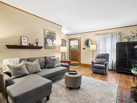 3rd image of 930 37th St