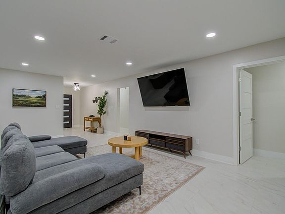 5th image of 5539 Edith St