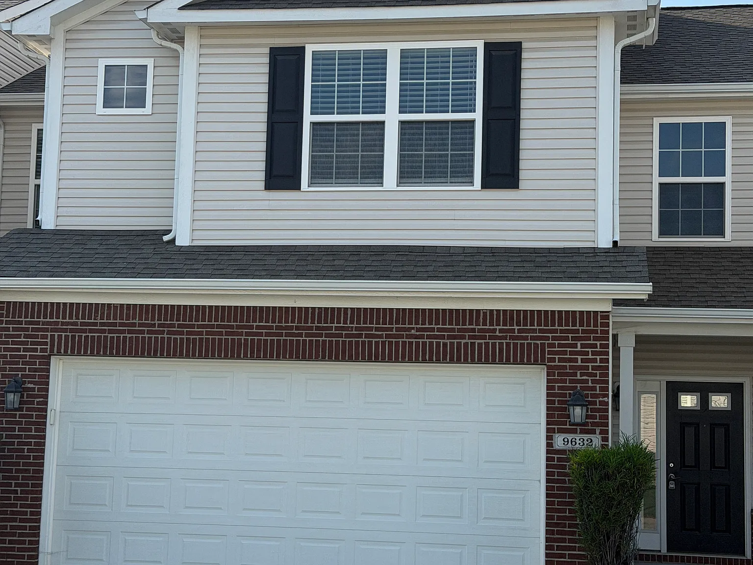 3 bed, 2.5 bath, 1746 sqft, $2,195 — Photo 2