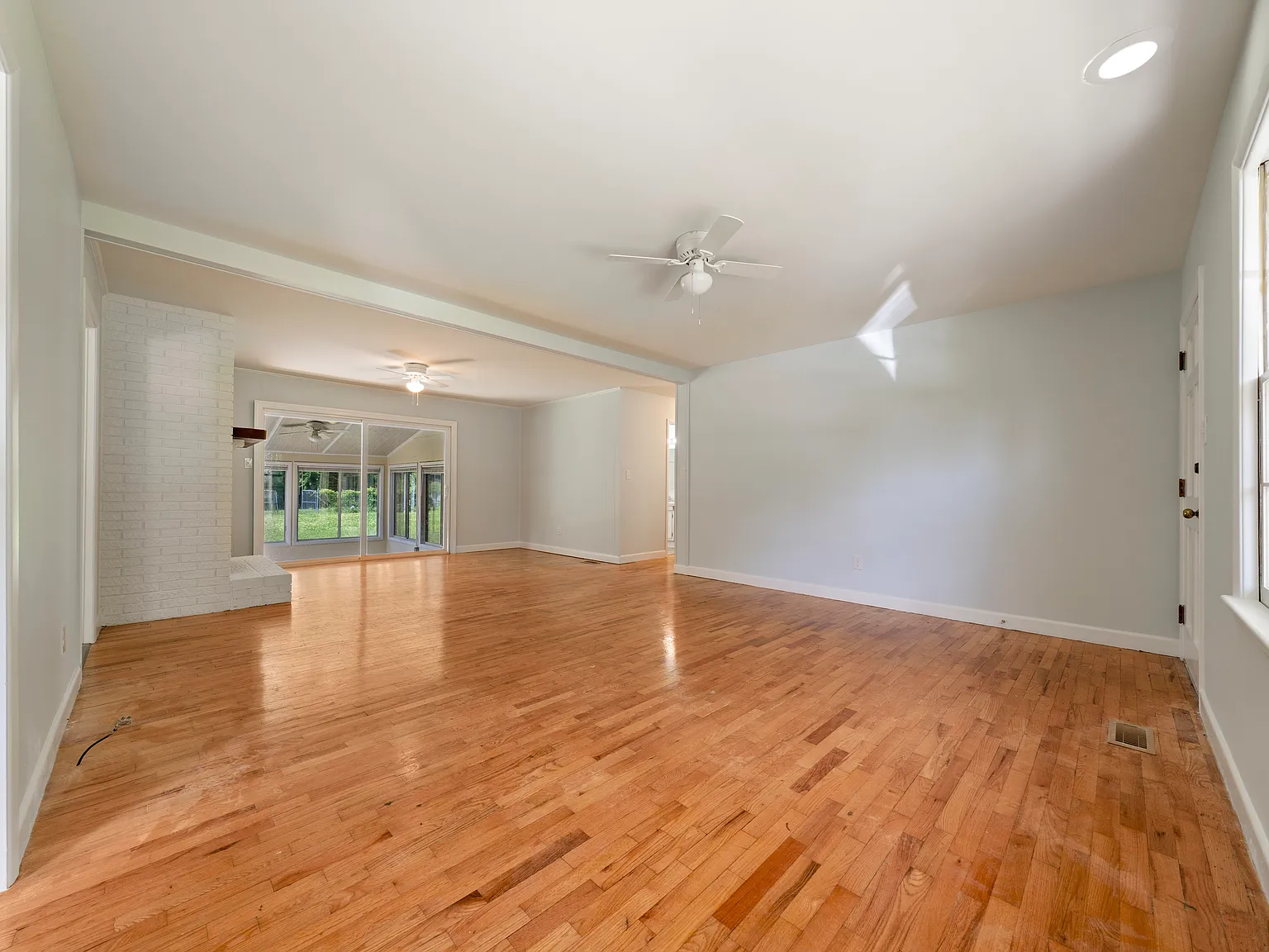 3 bed, 1712 sqft, $2,375 — Photo 2