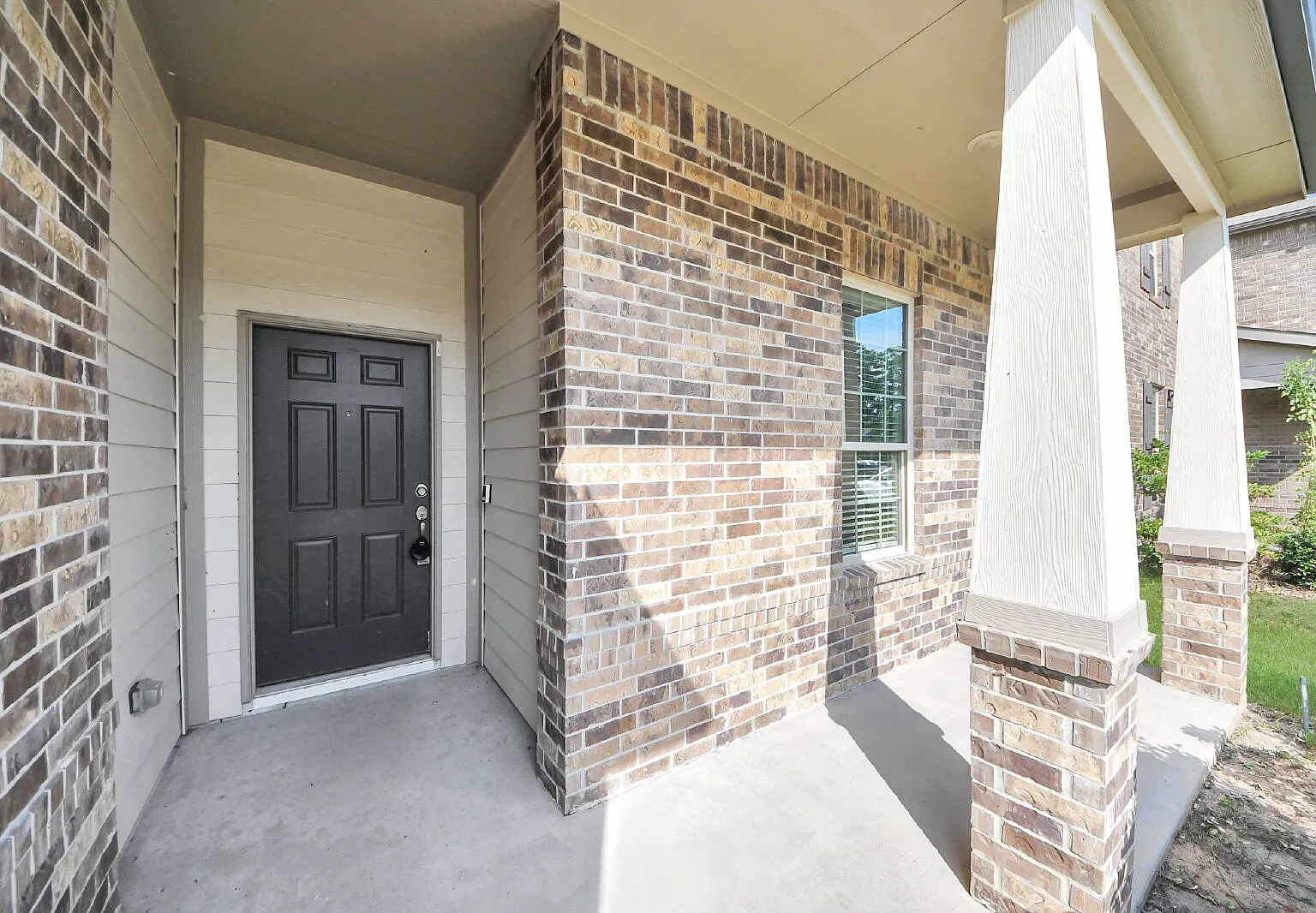 4 bed, 3.0 bath, 1924 sqft, $2,000 — Photo 2