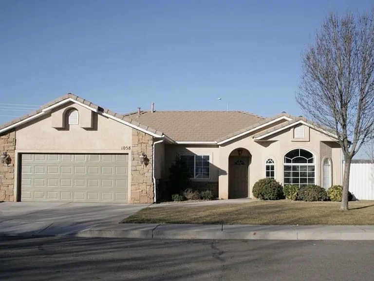 1058 S Red River Rd — Photo 1