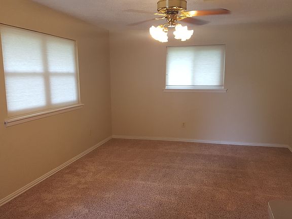 3rd image of 117 Lindsey Ave
