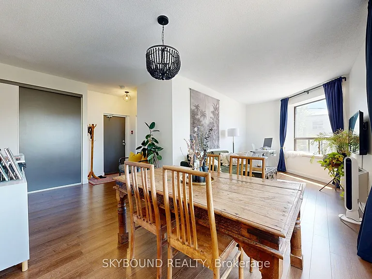 2104 Queen St E #B — Photo 9