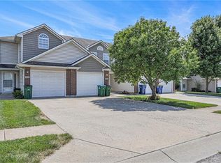 902 SW Peach Tree Ln, Lees Summit, MO 64064