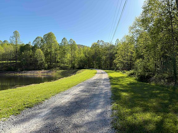3rd image of 4601 White Oak Rd